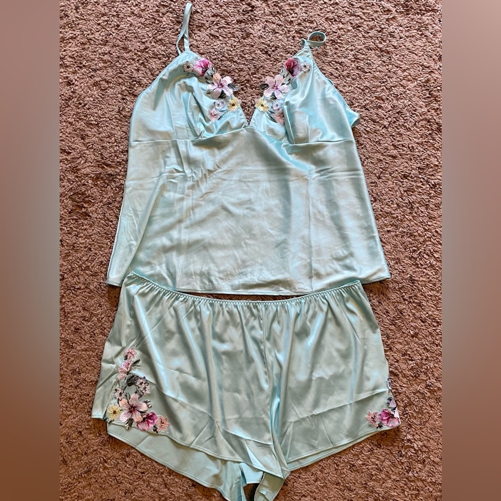 Victoria’s Secret 
Floral Embroidery Cami Set